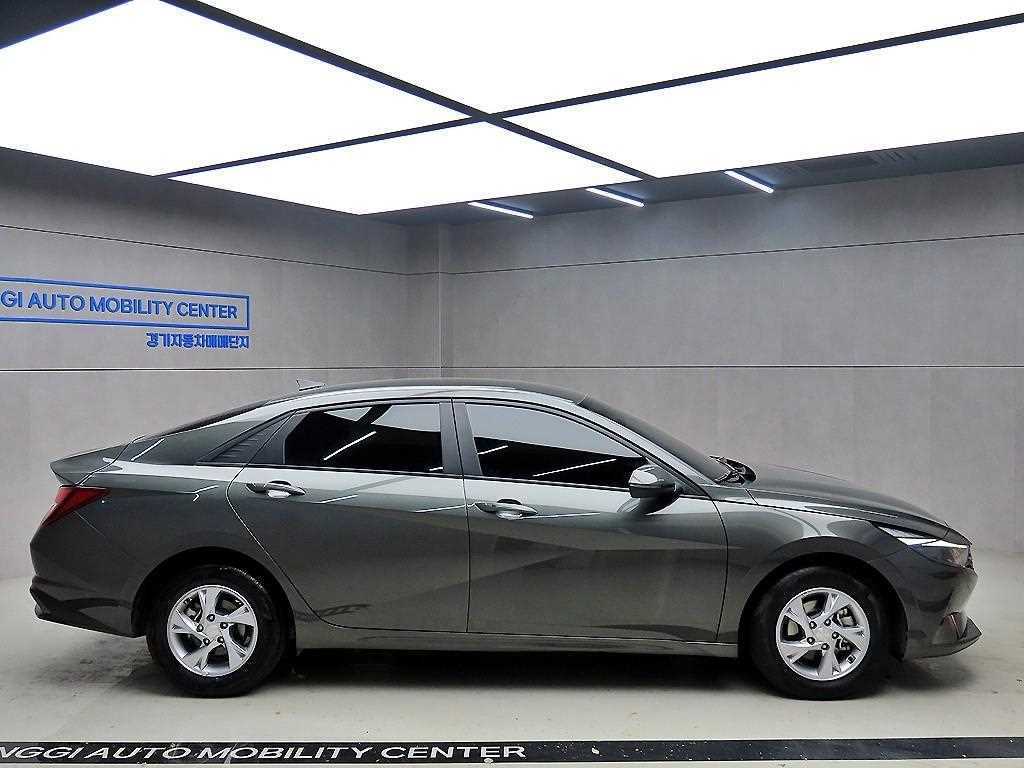 HYUNDAI Avante - Vista 2