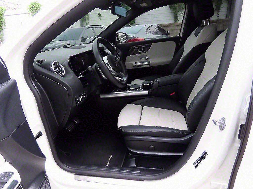 Mercedes Benz GLA Class - Vista 5