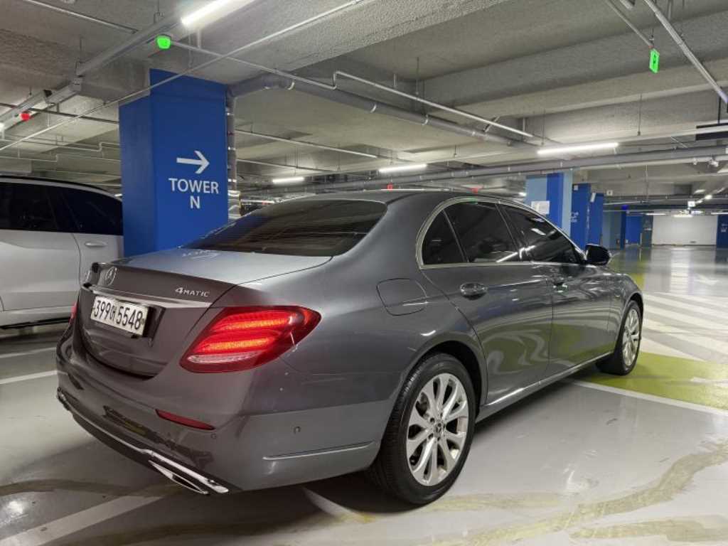 Mercedes Benz E class - Vista 4
