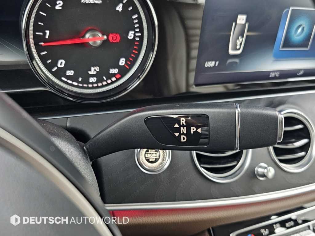 Mercedes Benz E class - Vista 9