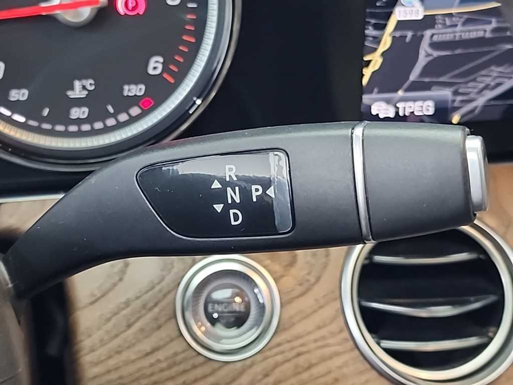 Mercedes Benz E class - Vista 8