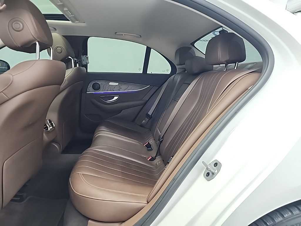 Mercedes Benz E class - Vista 12