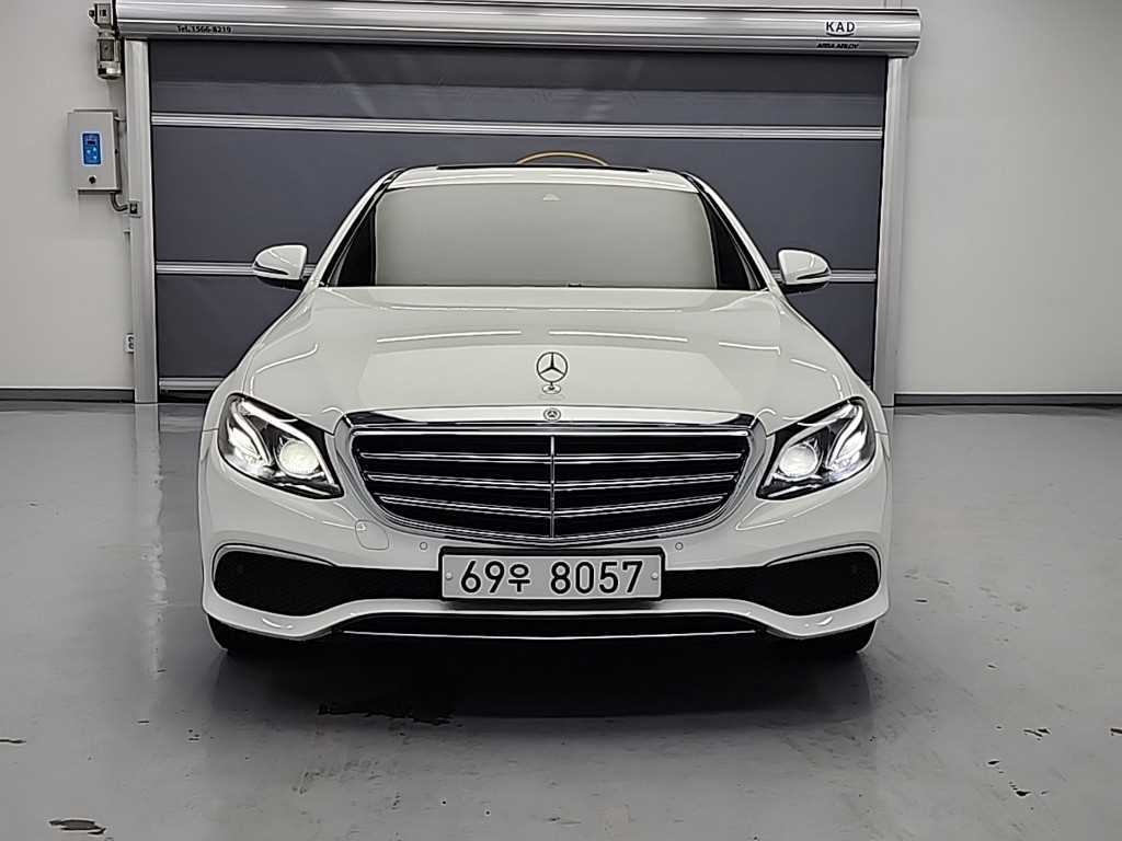 Mercedes Benz E class - Vista 2