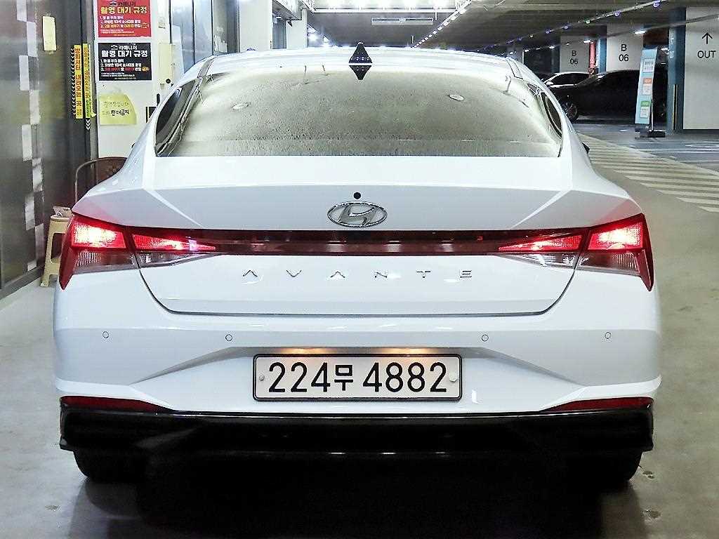 HYUNDAI Avante - Vista 5