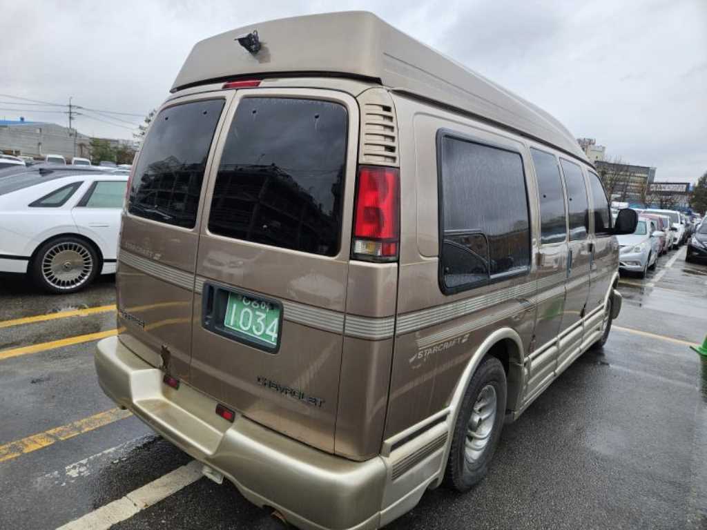 Chevrolet Chevy Van - Vista 6