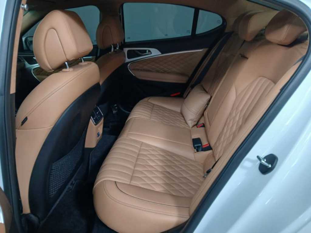 Genesis G70 - Vista 7