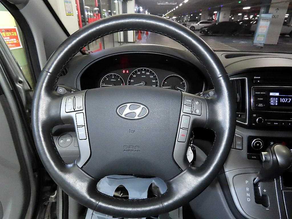 HYUNDAI Starex - Vista 8