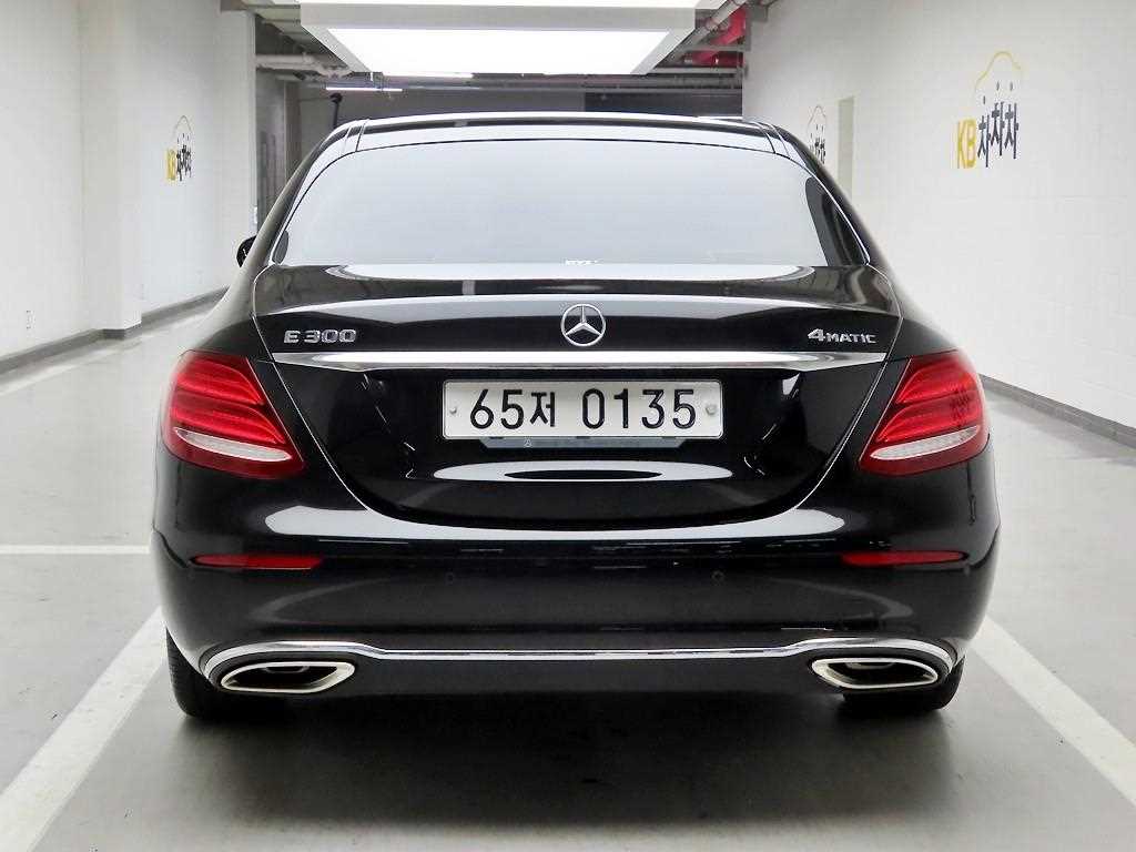 Mercedes Benz E class - Vista 3