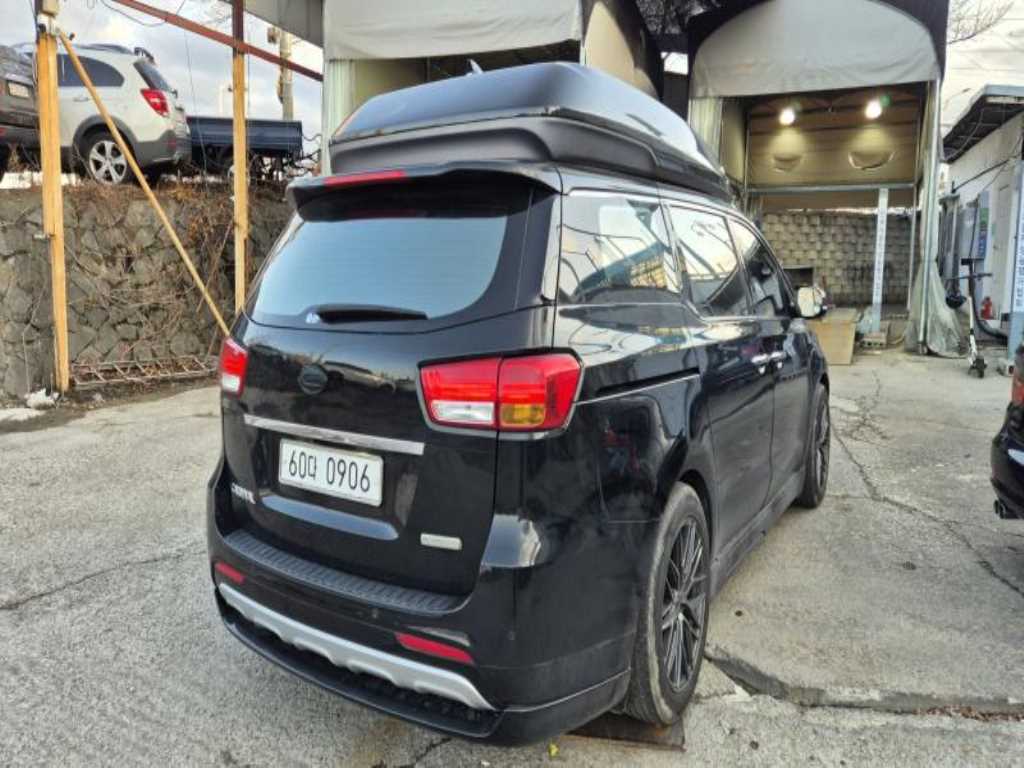 KIA Carnival - Vista 5