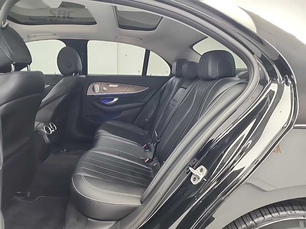 Mercedes Benz E class - Vista 12