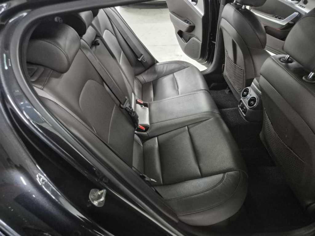 KIA Stinger - Vista 8