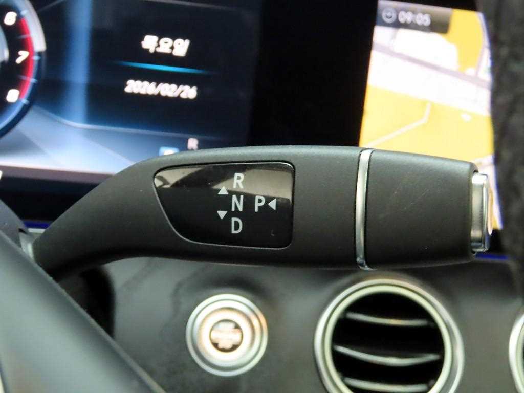 Mercedes Benz E class - Vista 11