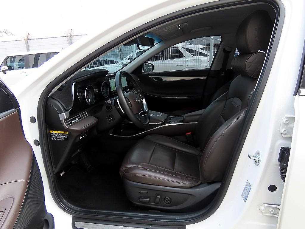 HYUNDAI Grandeur - Vista 5