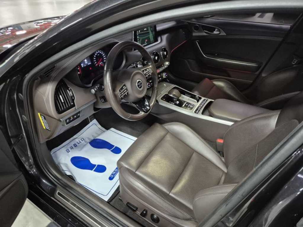 KIA Stinger - Vista 6