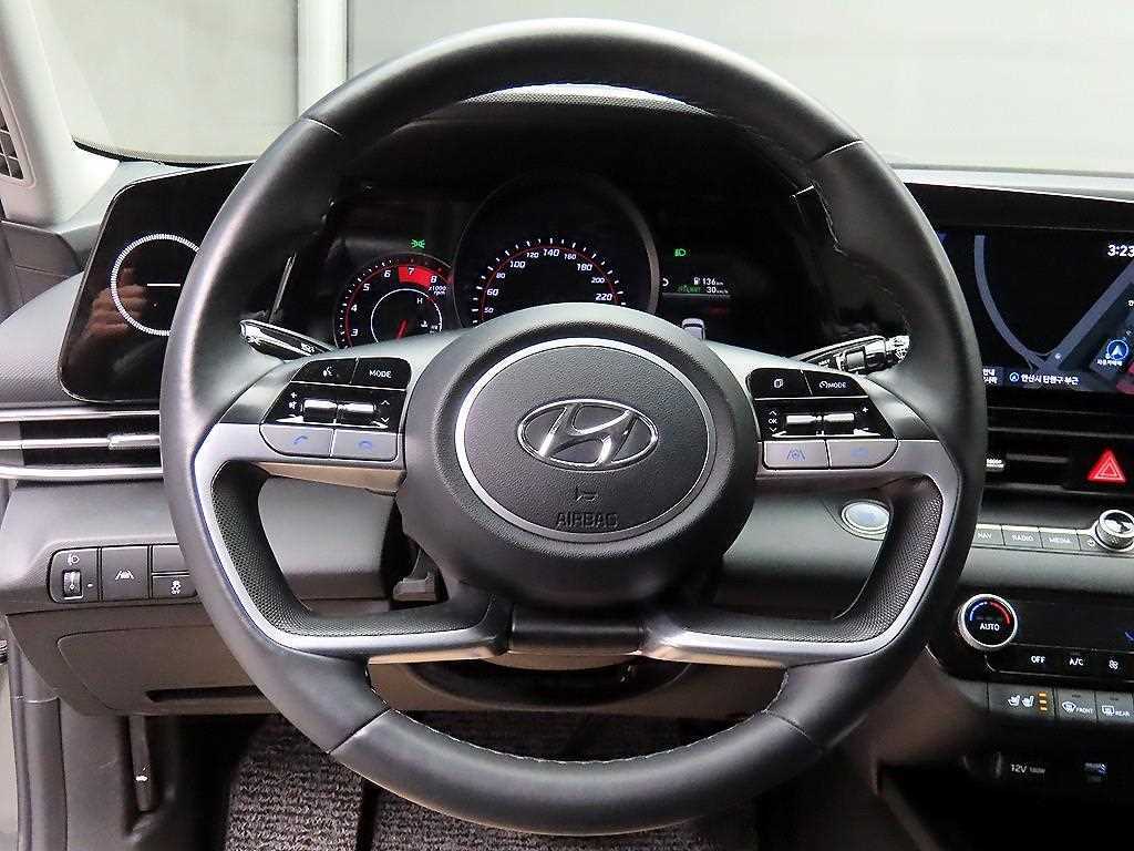 HYUNDAI Avante - Vista 9