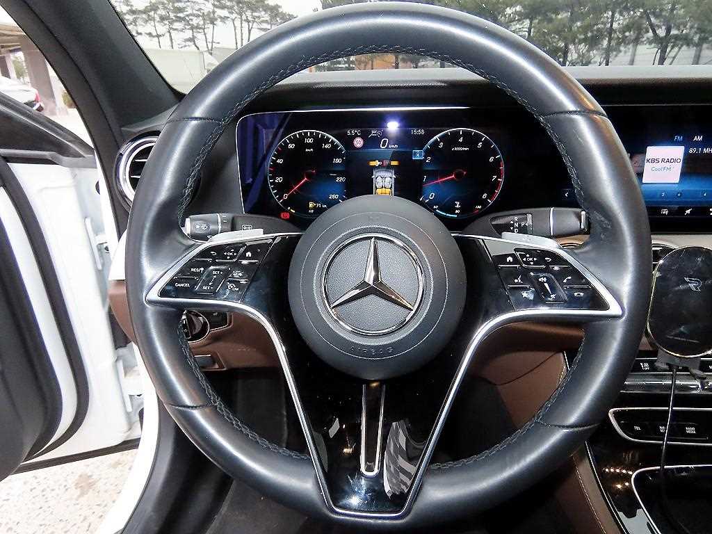 Mercedes Benz E class - Vista 8