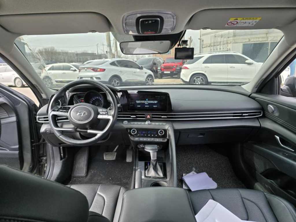 HYUNDAI Avante - Vista 9