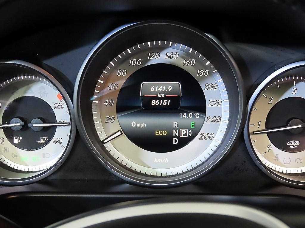 Mercedes Benz E class - Vista 9