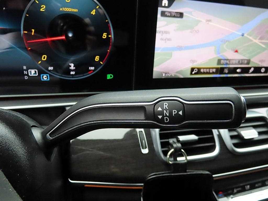 Mercedes Benz GLE Class - Vista 10