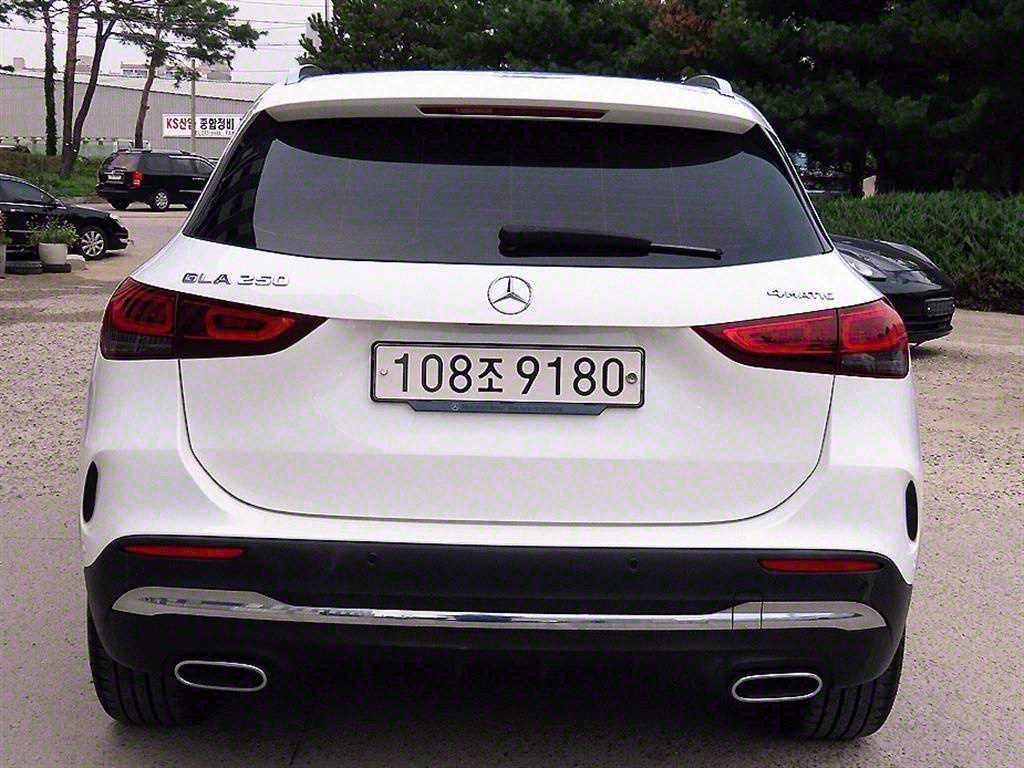 Mercedes Benz GLA Class - Vista 4
