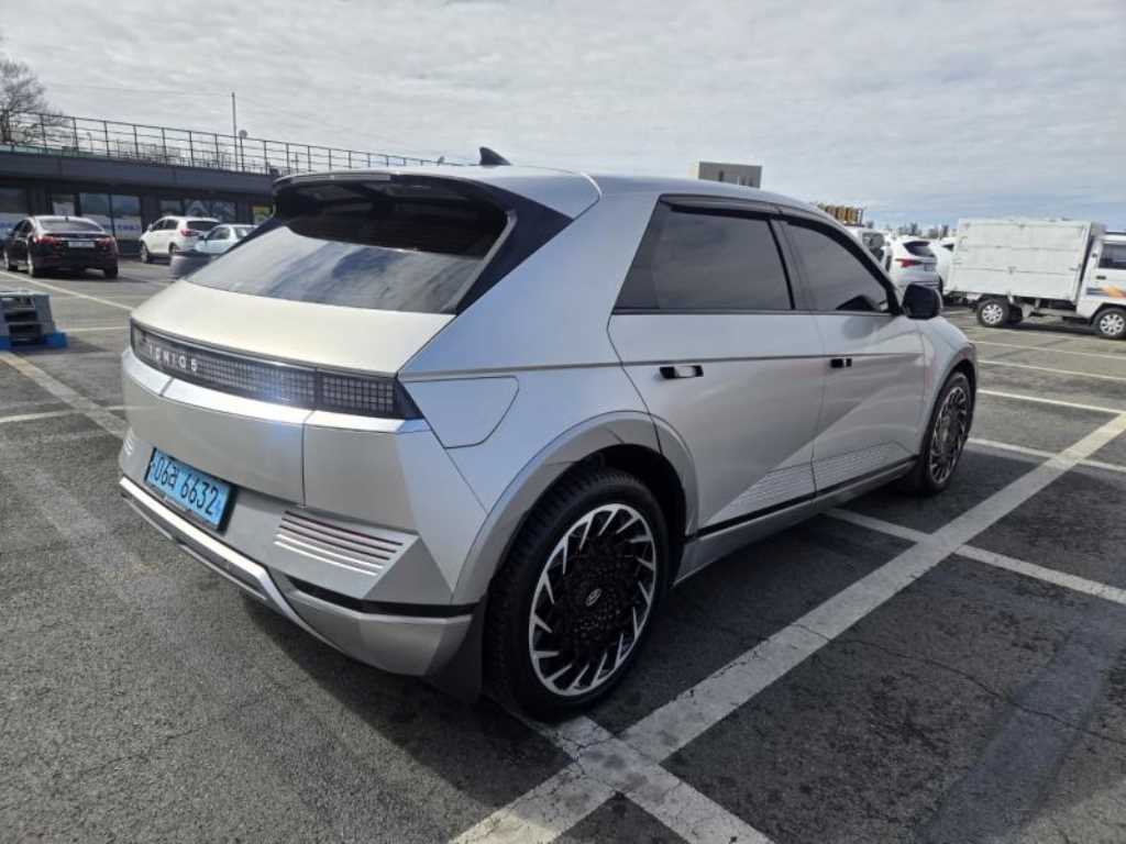 HYUNDAI Ioniq 5 - Vista 4