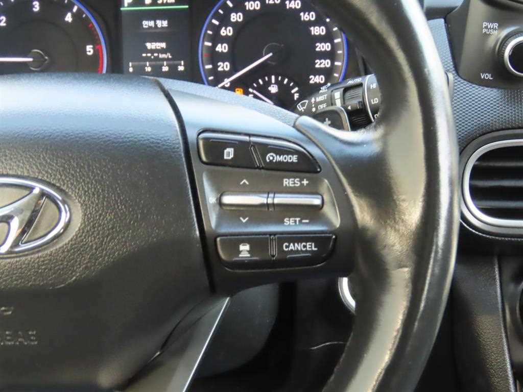 HYUNDAI Kona - Vista 12