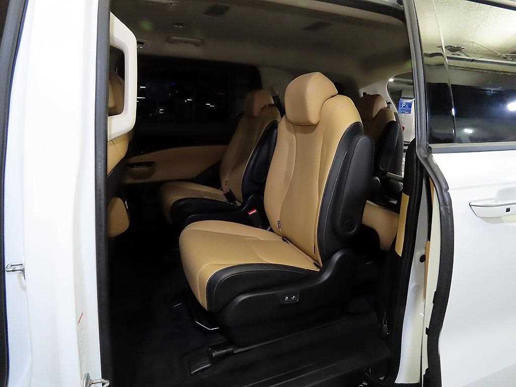 KIA Carnival - Vista 7