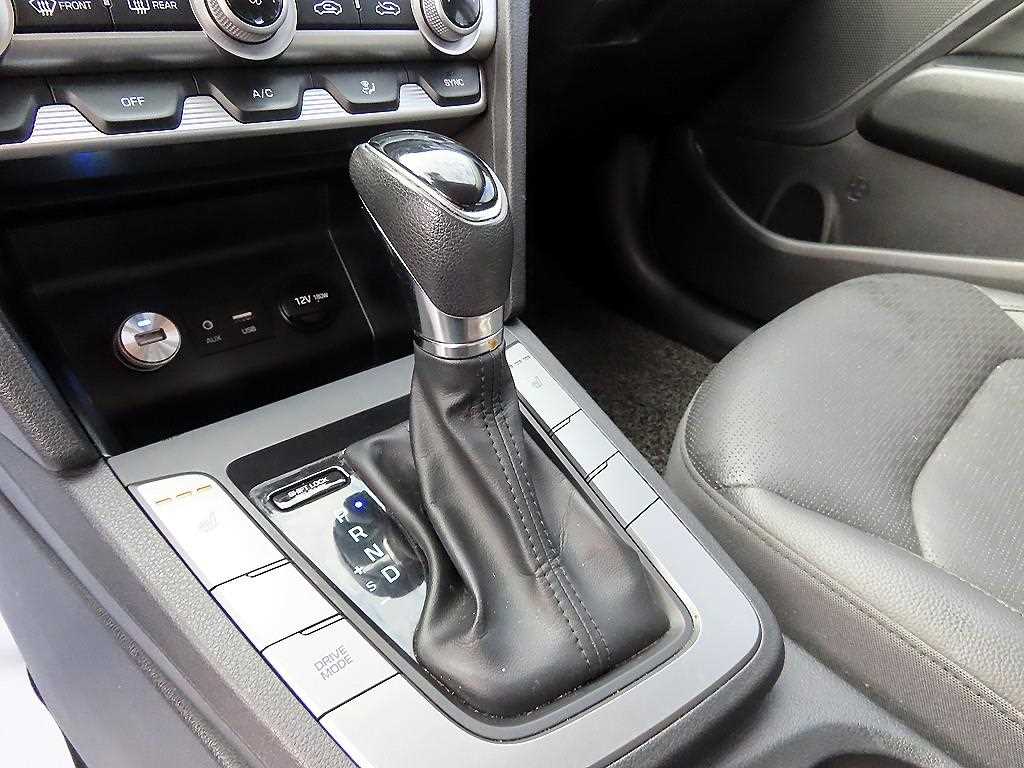 HYUNDAI Avante - Vista 11