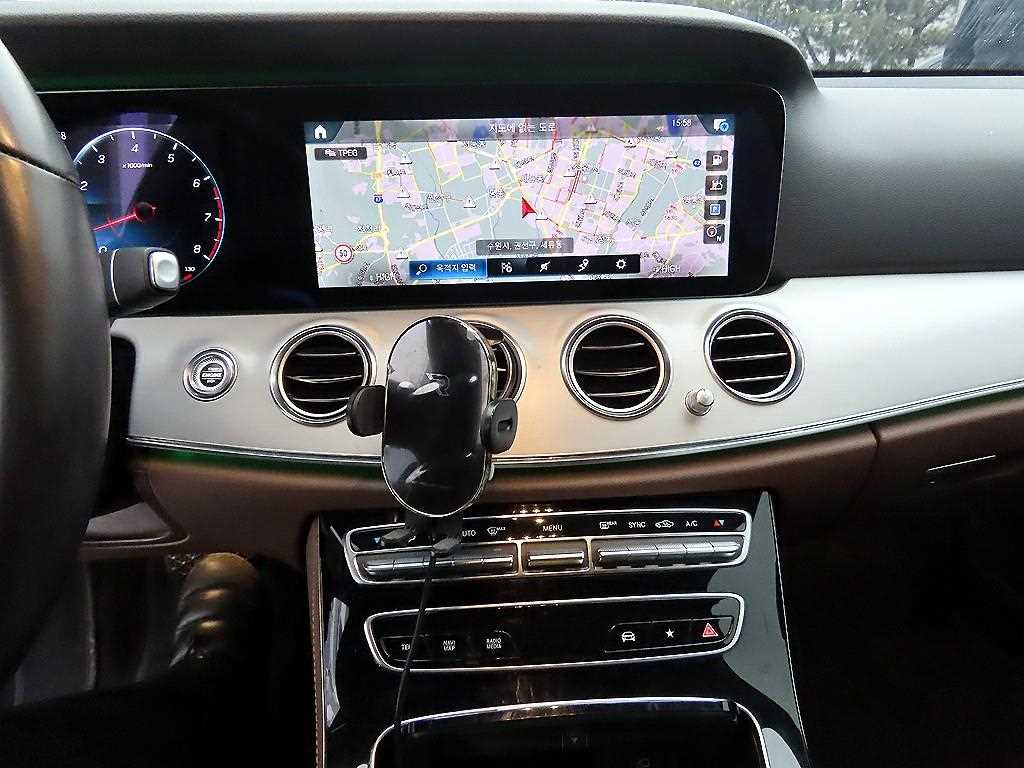 Mercedes Benz E class - Vista 12