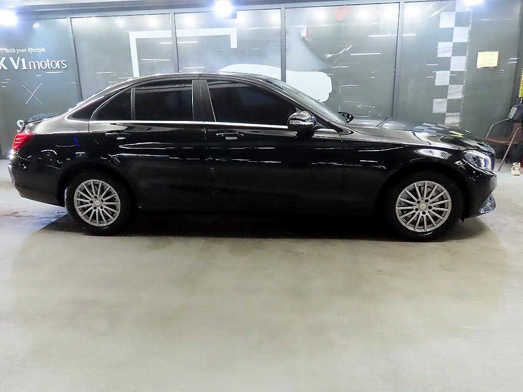 Mercedes Benz C Class - Vista 3