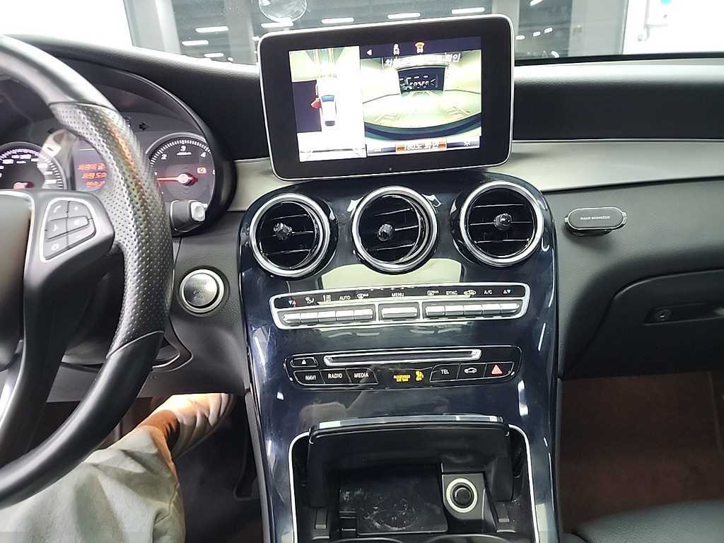 Mercedes Benz GLC Class - Vista 10