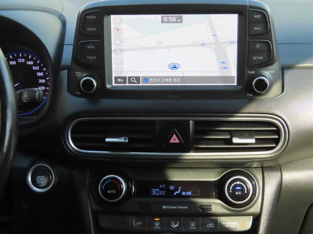 HYUNDAI Kona - Vista 9