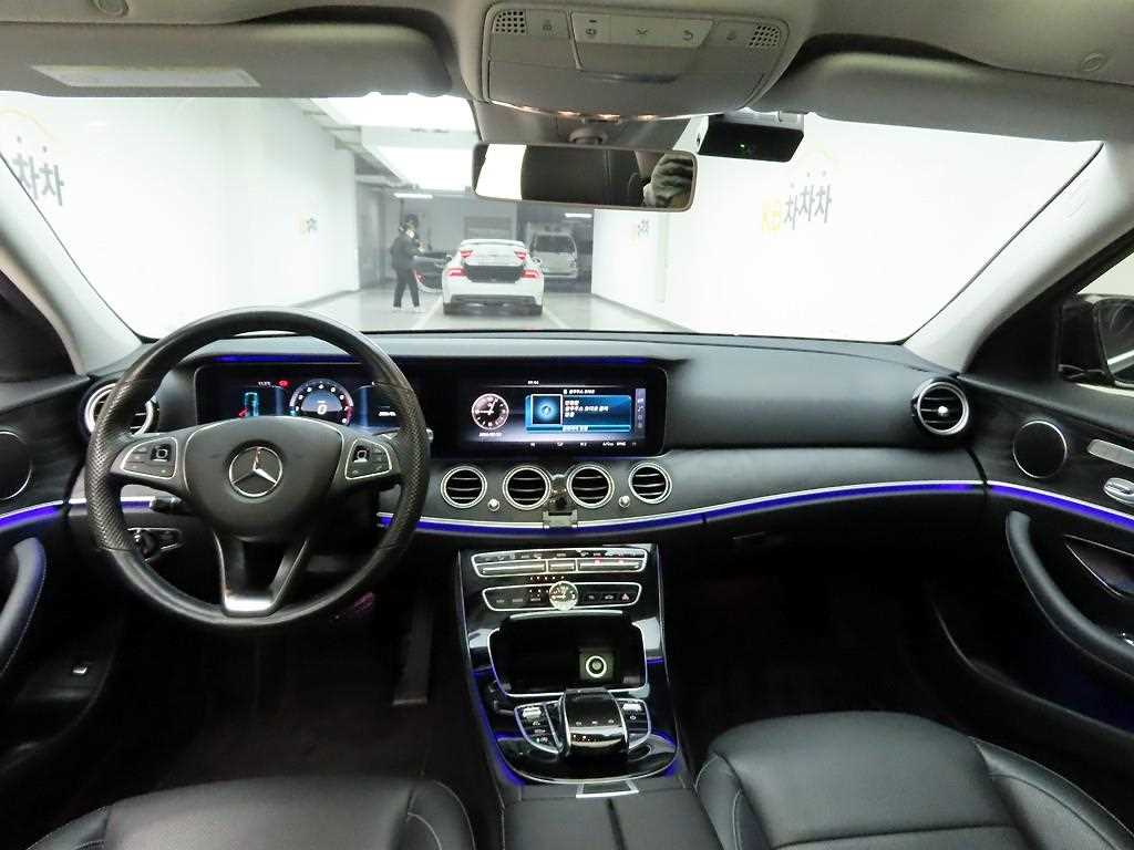 Mercedes Benz E class - Vista 6