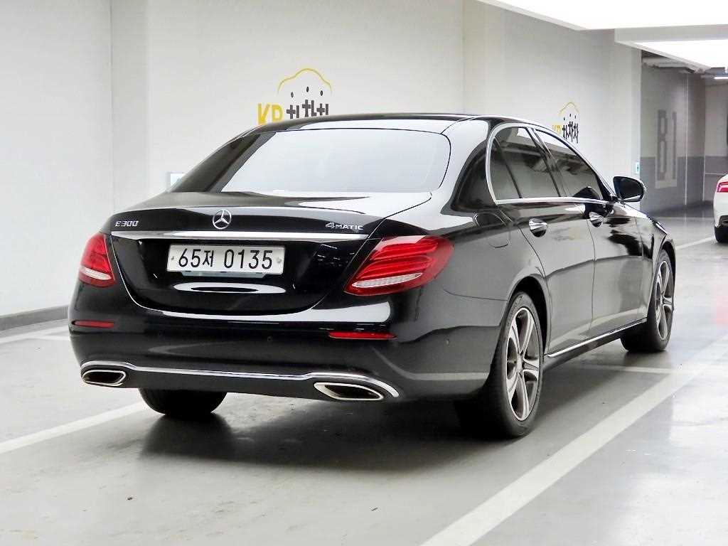 Mercedes Benz E class - Vista 4