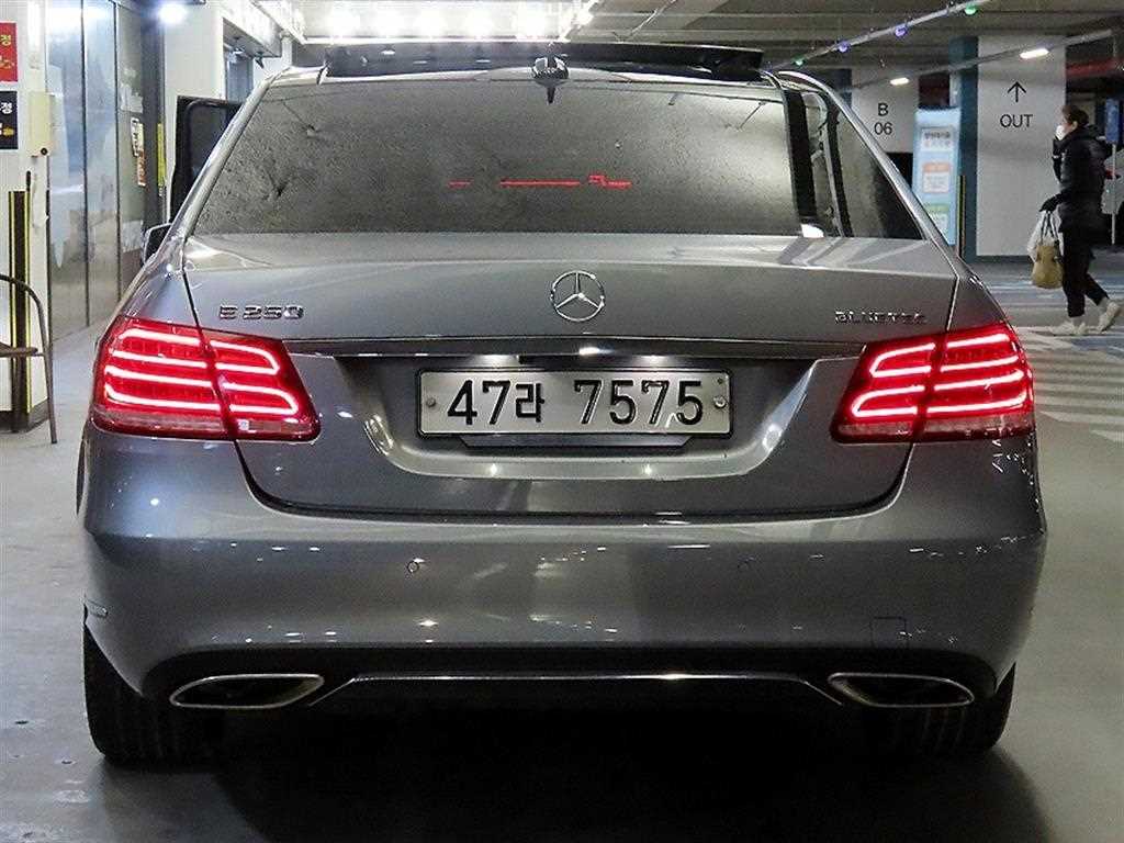 Mercedes Benz E class - Vista 5