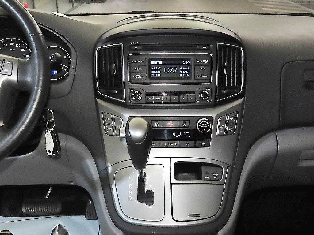 HYUNDAI Starex - Vista 11