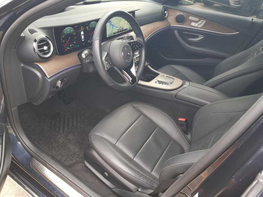 Mercedes Benz E class - Vista 8