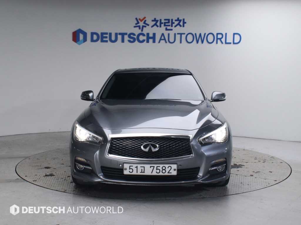 Infiniti Q - Vista 3