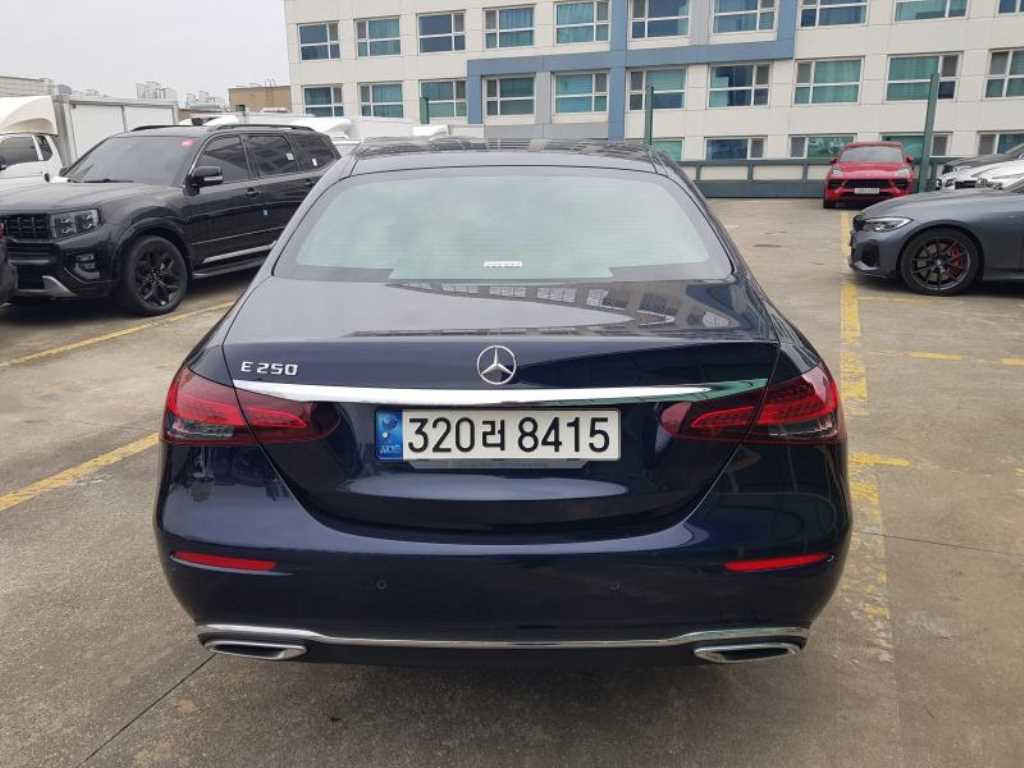 Mercedes Benz E class - Vista 4