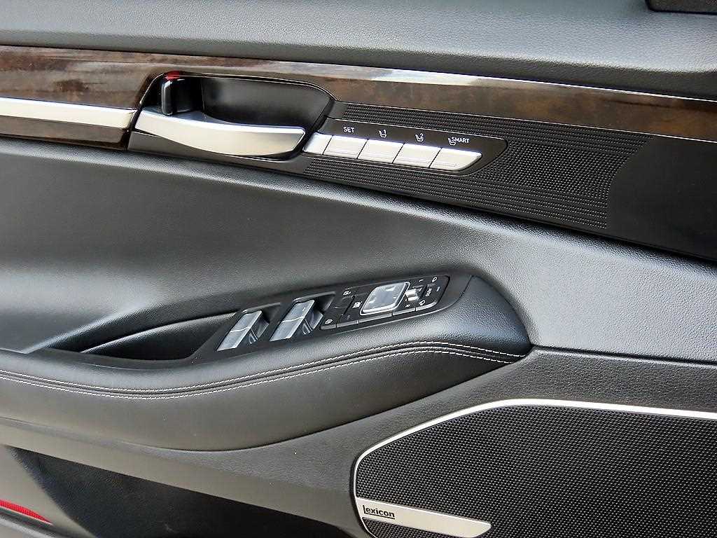 Genesis G90 - Vista 12