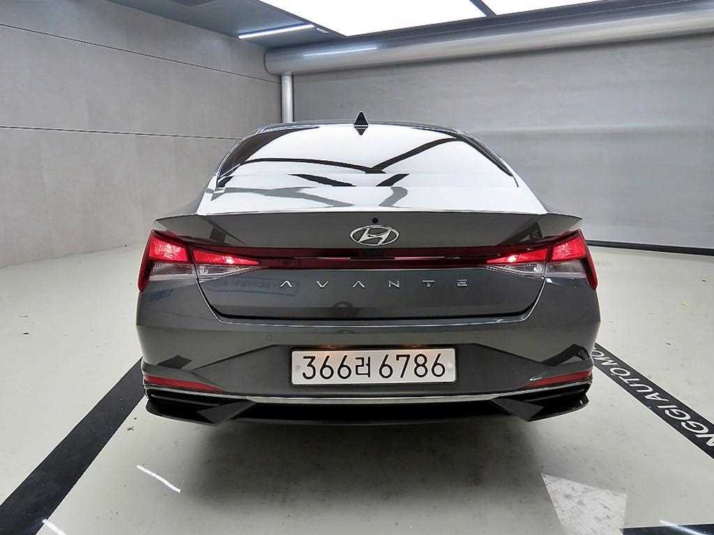 HYUNDAI Avante - Vista 3