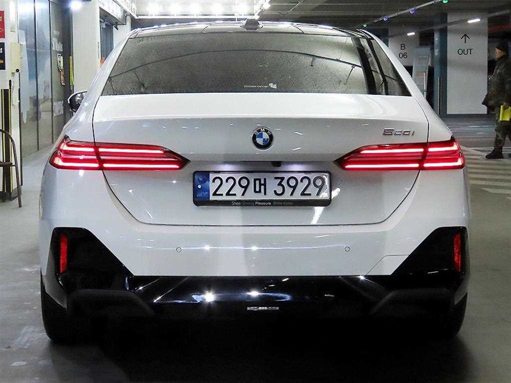 BMW 5 Series - Vista 5