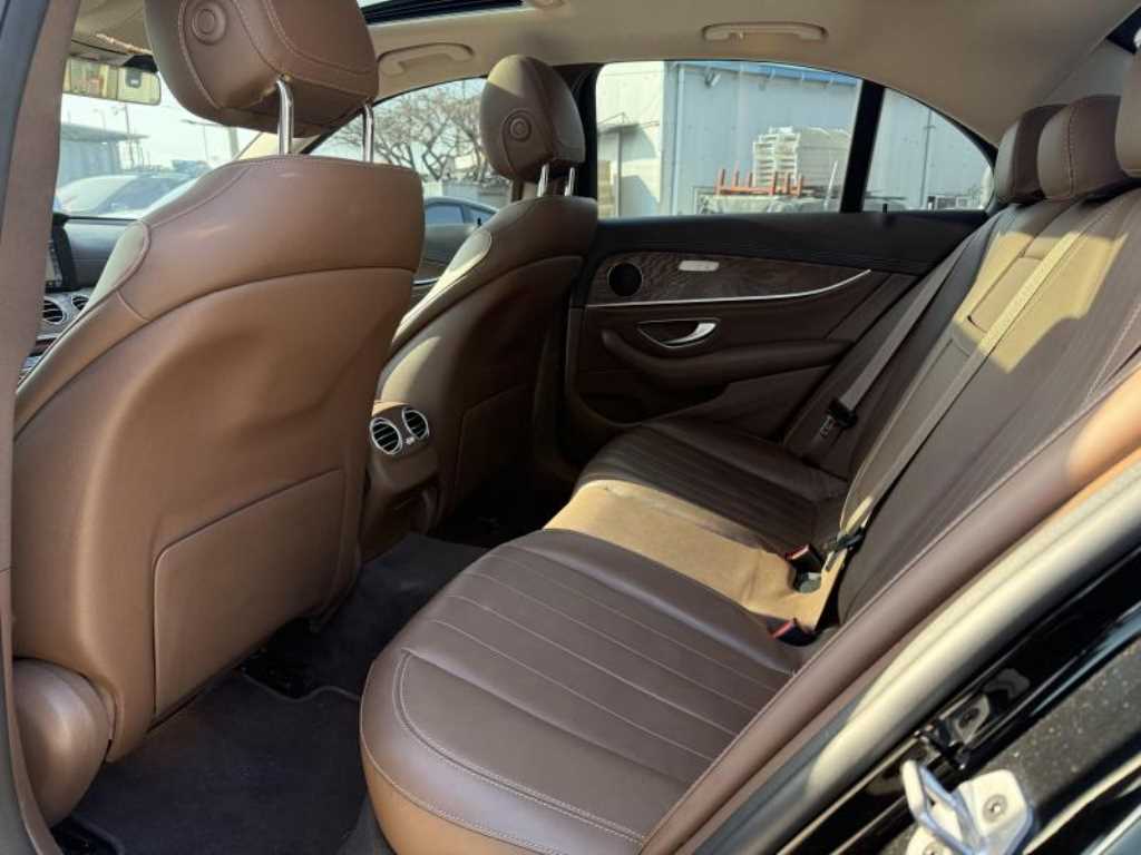 Mercedes Benz E class - Vista 12