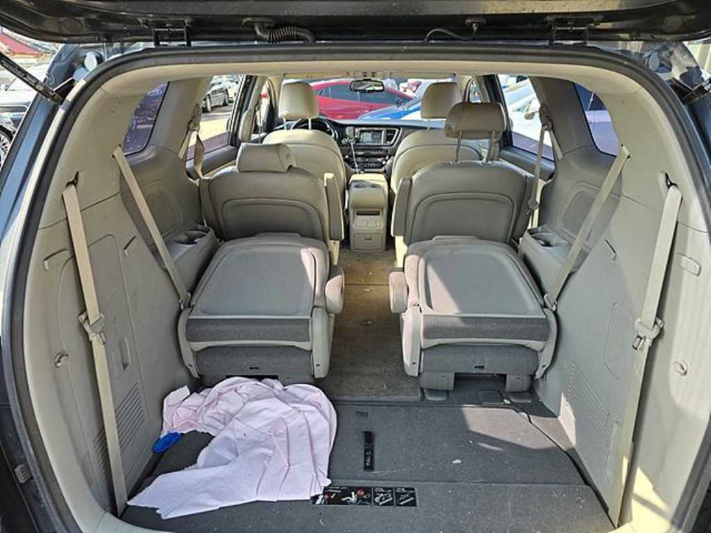 KIA Carnival - Vista 9
