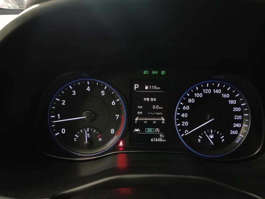 HYUNDAI Kona - Vista 9