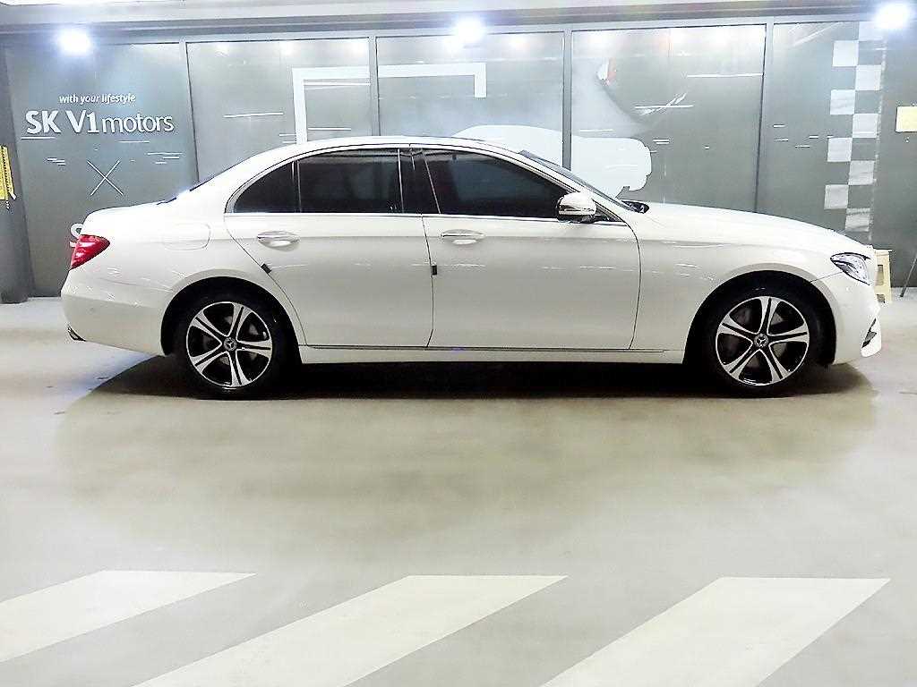 Mercedes Benz E class - Vista 3