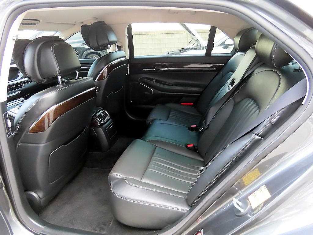 Genesis G90 - Vista 6