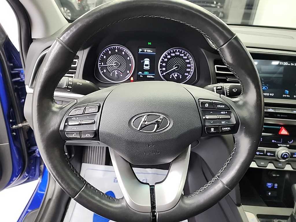 HYUNDAI Avante - Vista 9