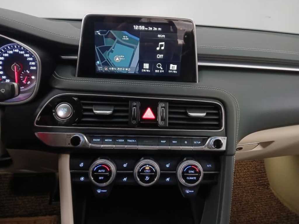 Genesis G70 - Vista 9