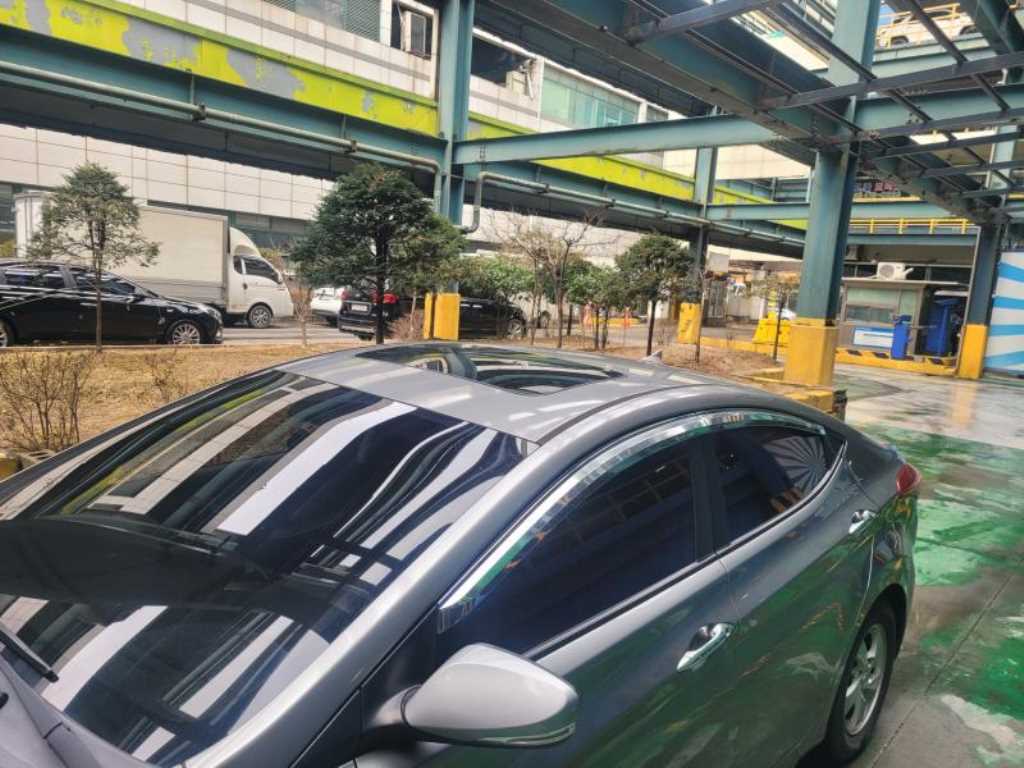 HYUNDAI Avante - Vista 3